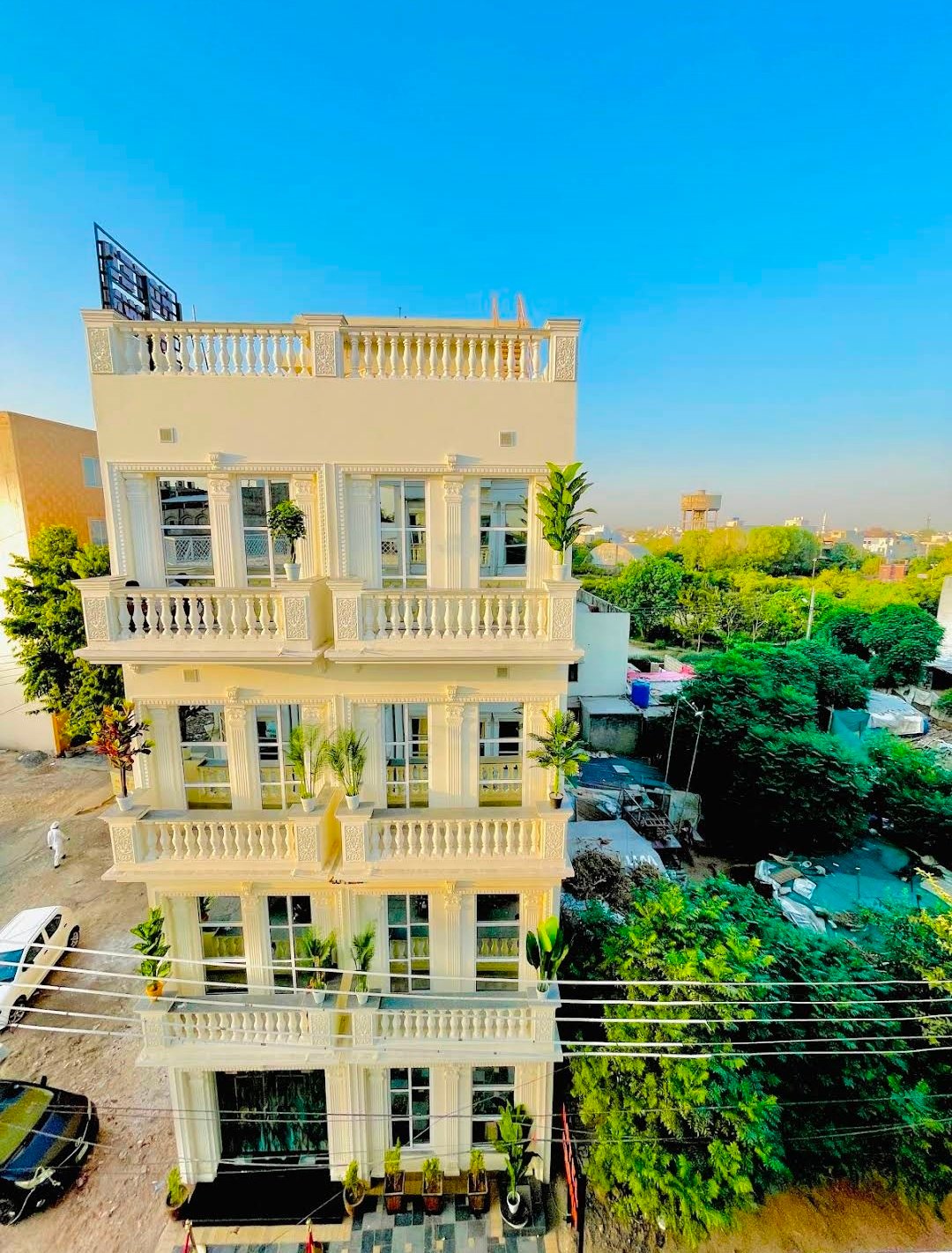Hotel Crown Lahore