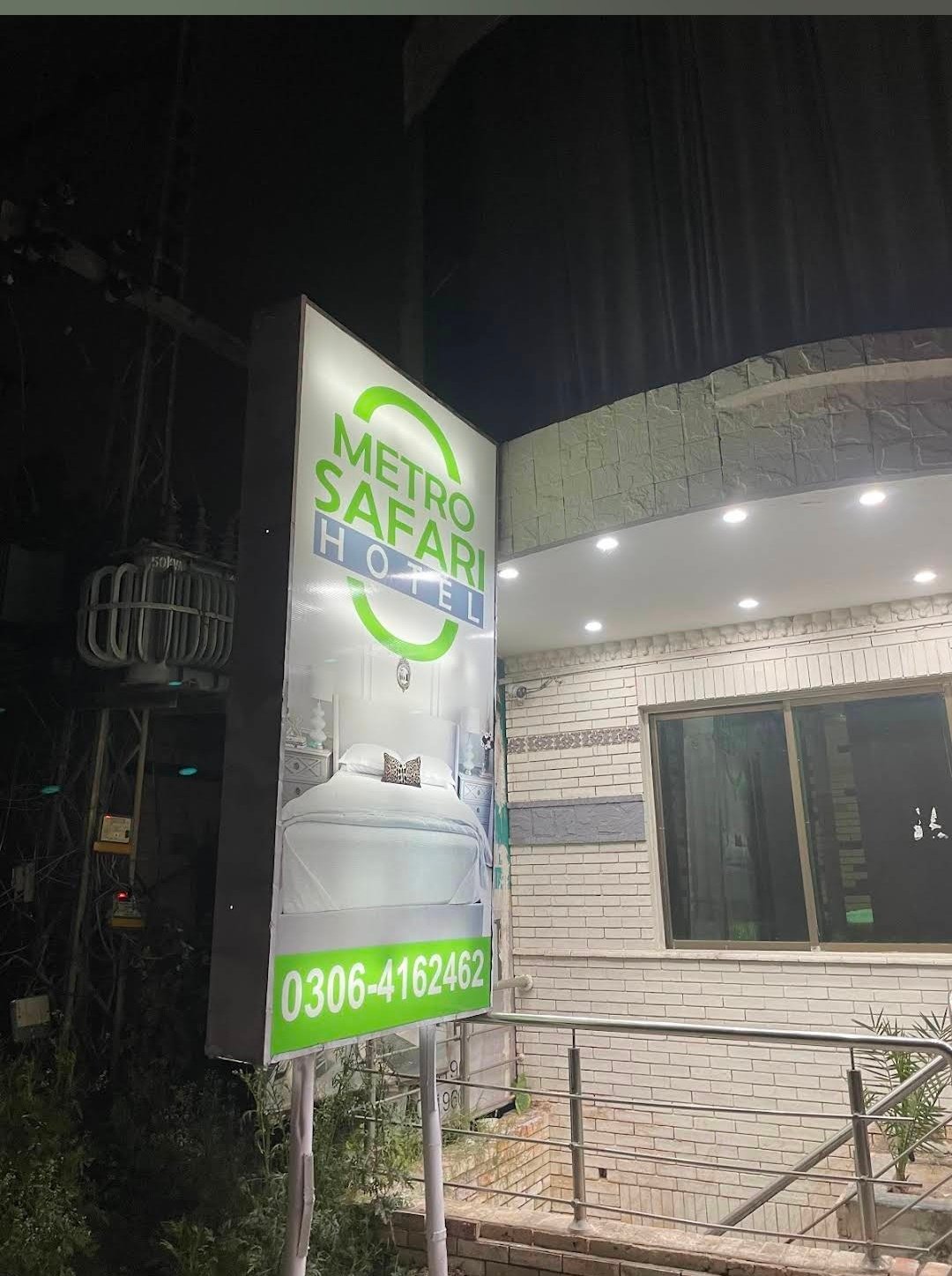 Metro Safari Hotel