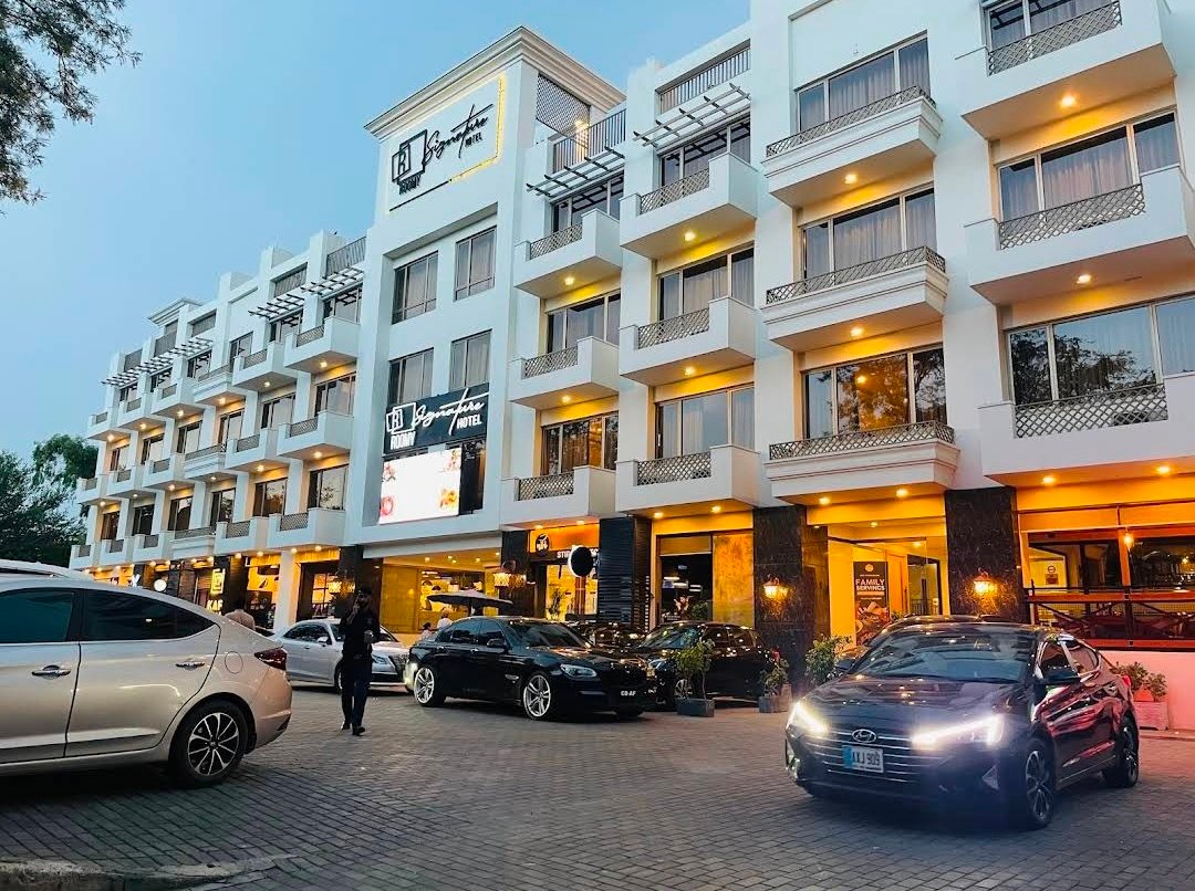 Roomy Signature Hotel