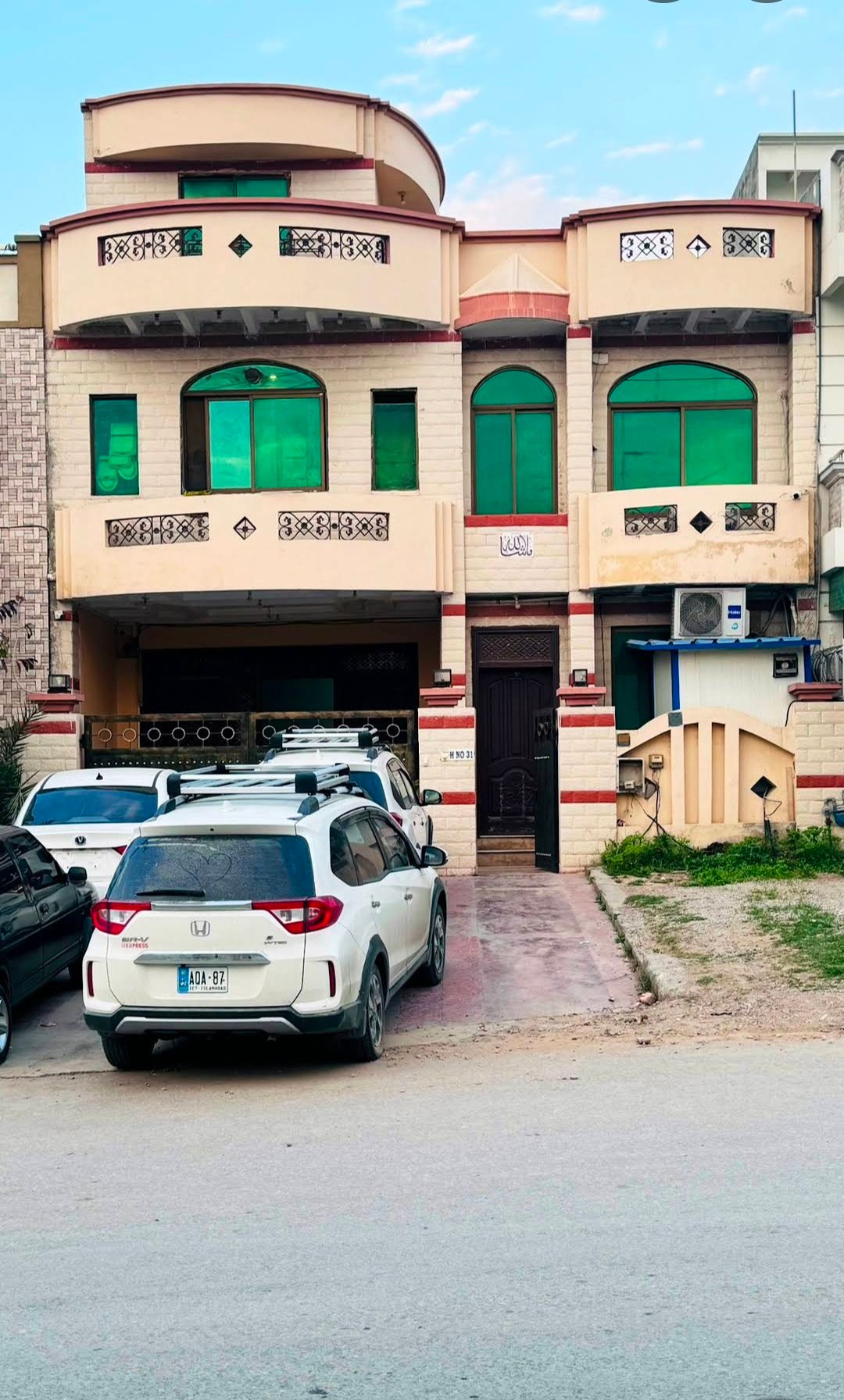 MadCrew Guest House