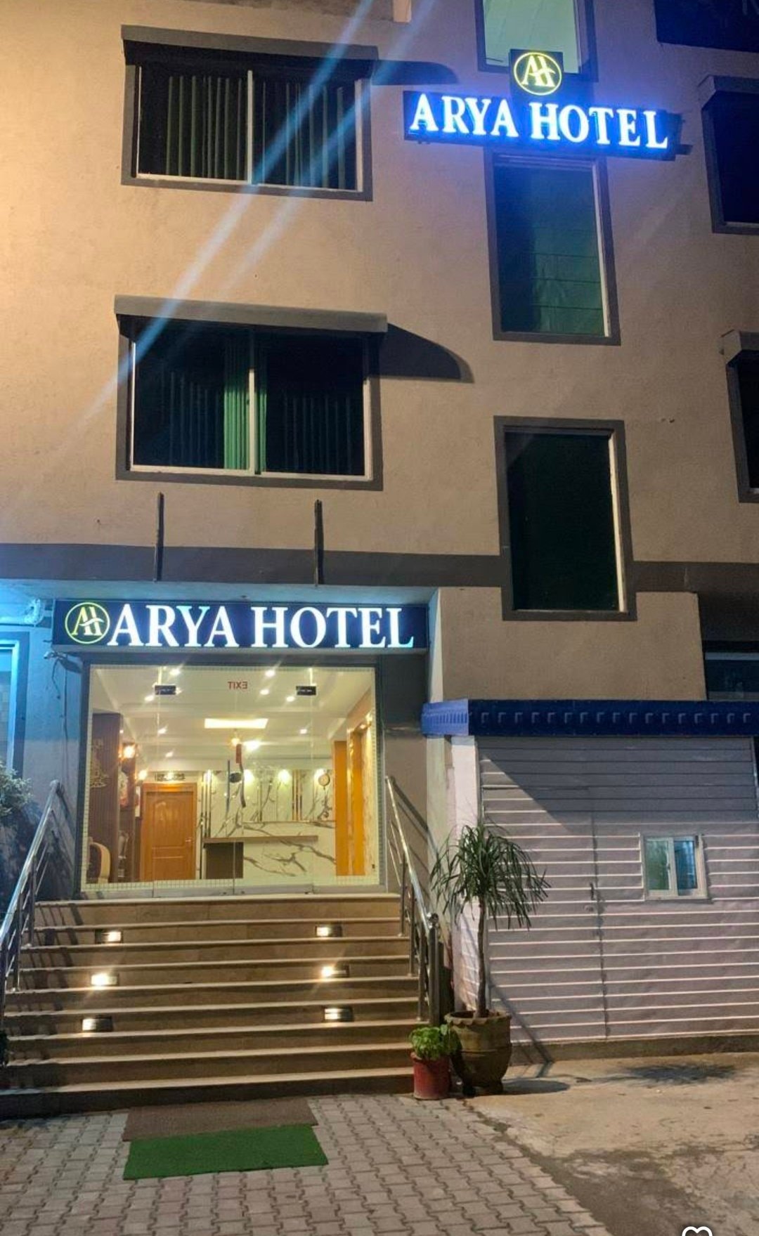 Arya Hotel