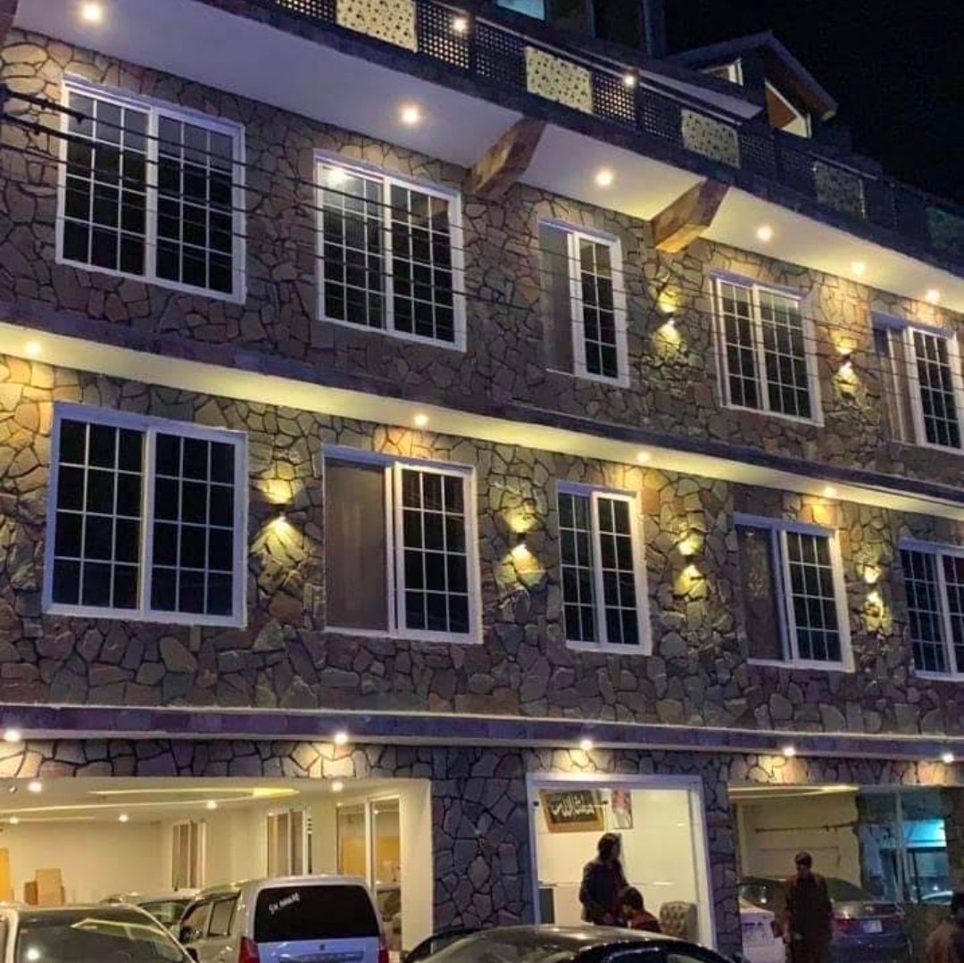 The Mall Street Hotel