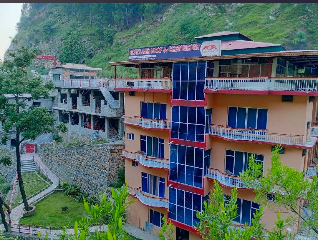 Hotel Red Roof and Restaurant