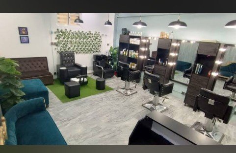 Highlights Salon by Farah Shaukat