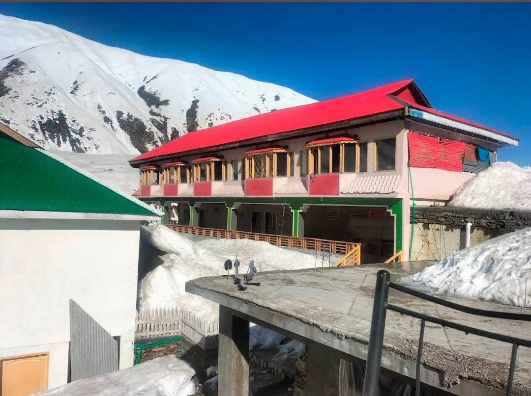 Lalazar Lakeview Hotel