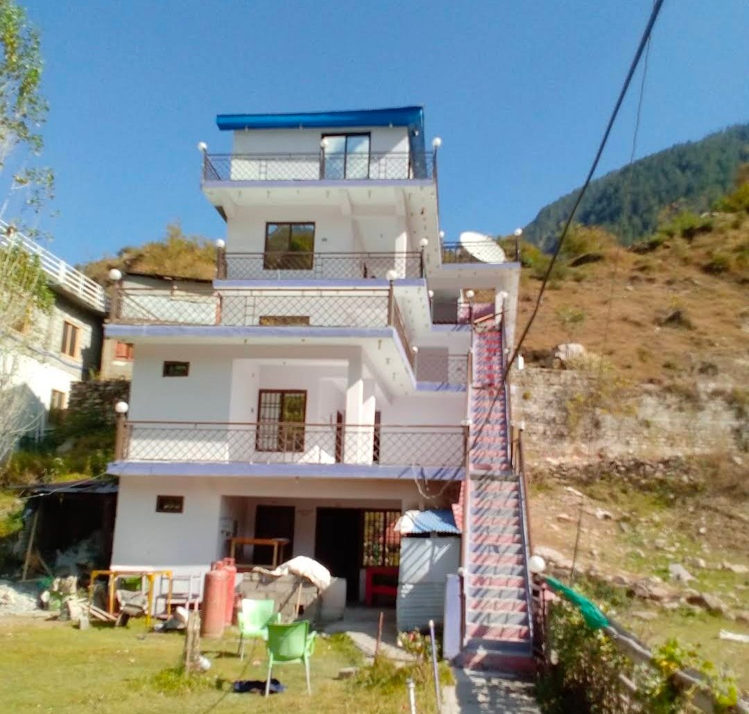 Dream World Hotel and Restaurant.