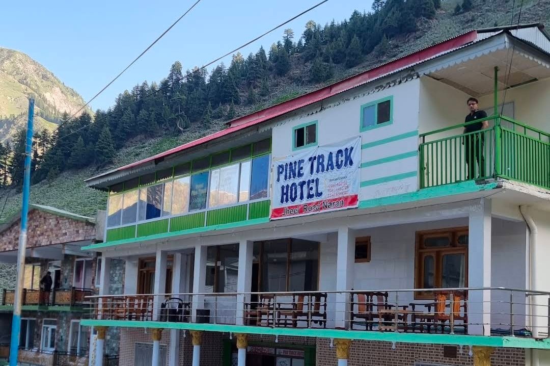 Pine Track Hotel