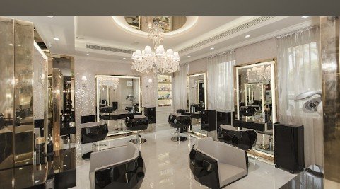 THE BEAUTY LOUNGE