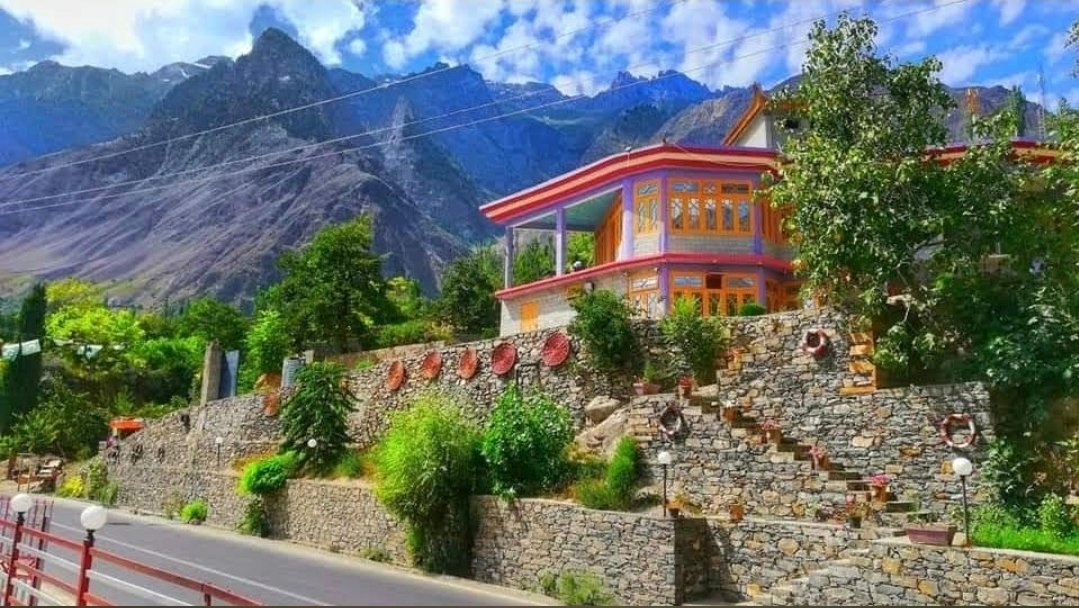 Hikal Guest House and Restaurant