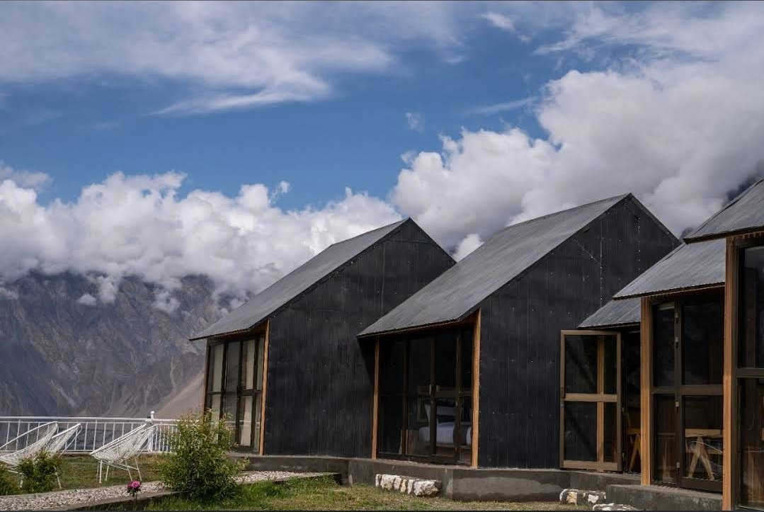 LOKAL Rooms x Hunza 5 Peaks