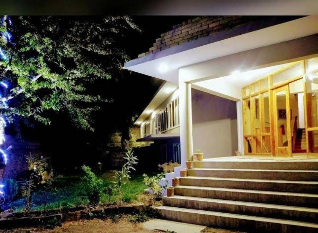 White Apricot Lodge