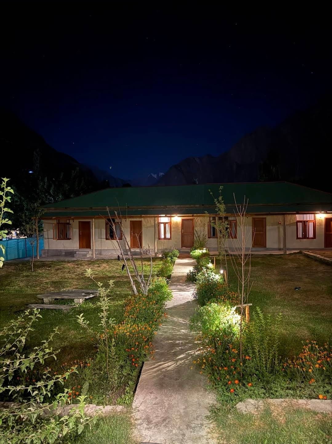 The Hermes Hotel and Backpackers Hostel Minapin