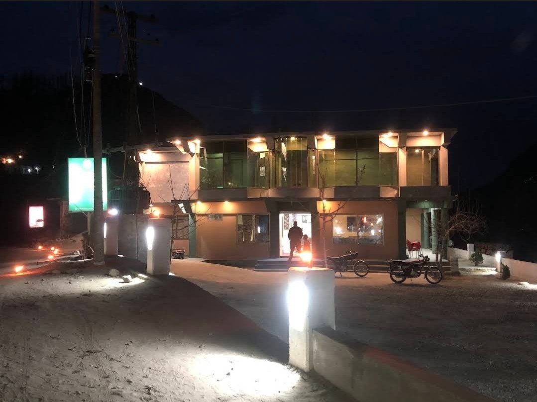 Hotel Hunza White House