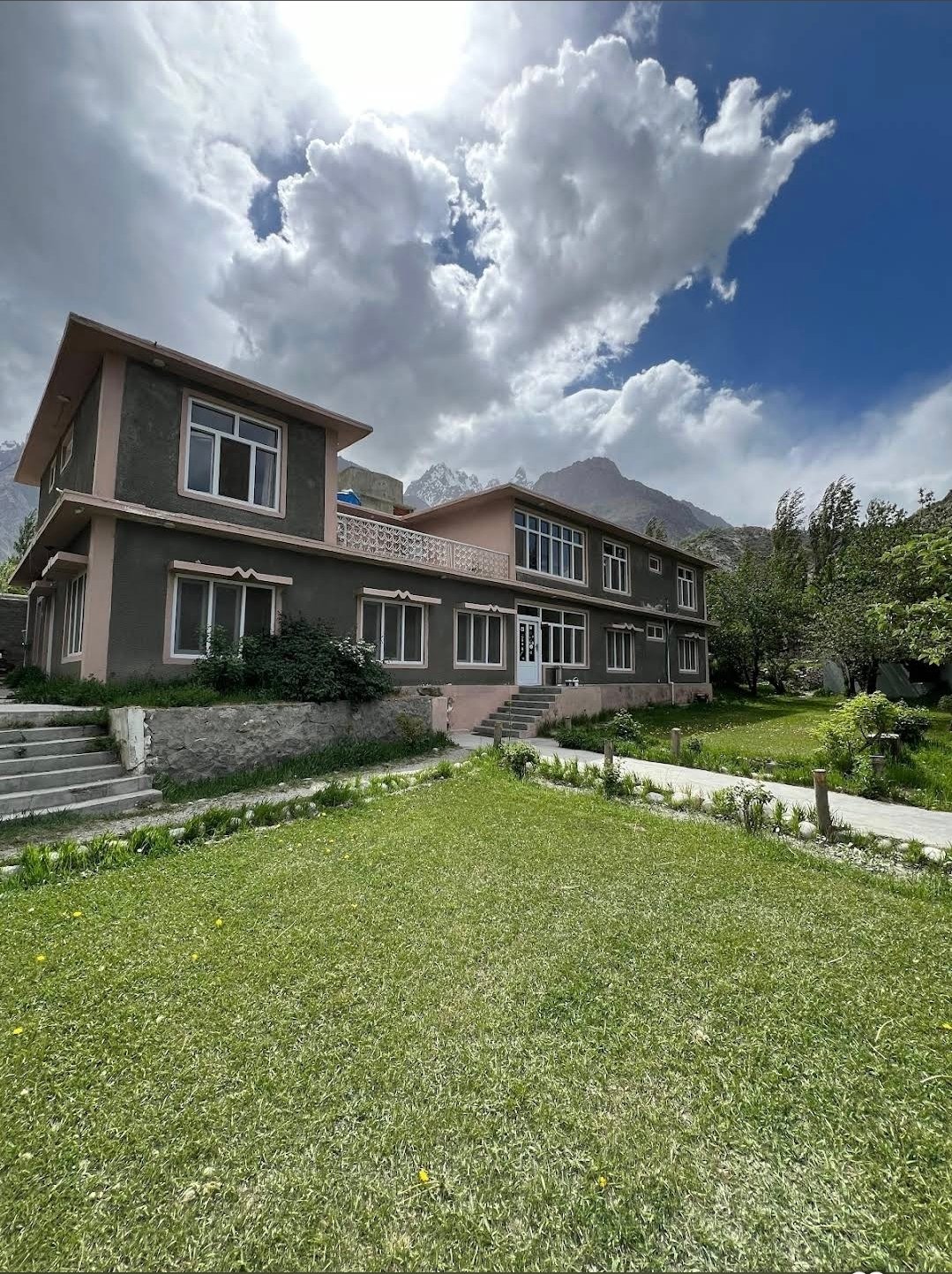 Gulmit Tourist Inn