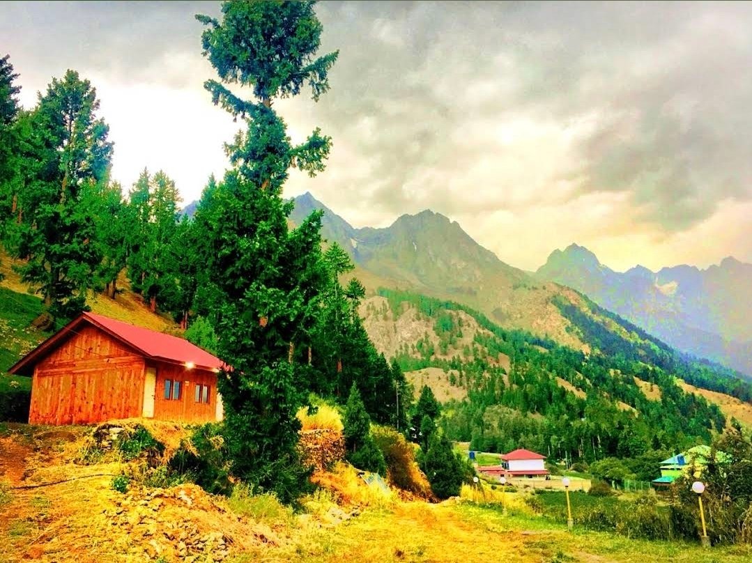 Strawberry Huts Naltar