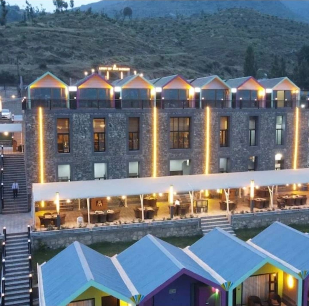 IYI LUXURY INN SWAT BAGHDARY