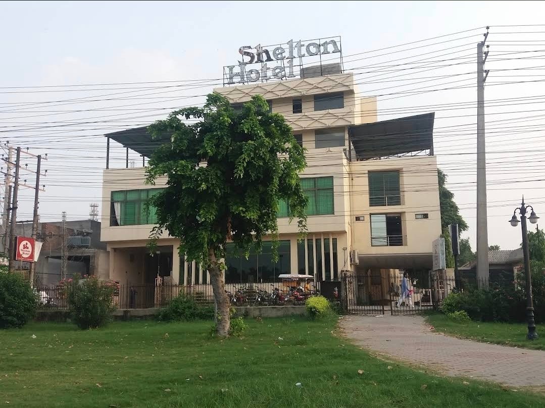 Shelton Hotel eminabad