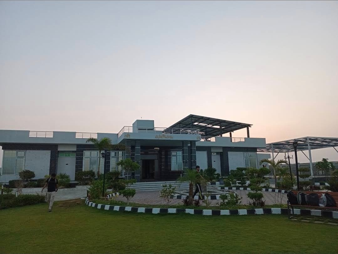Alcazar Resort