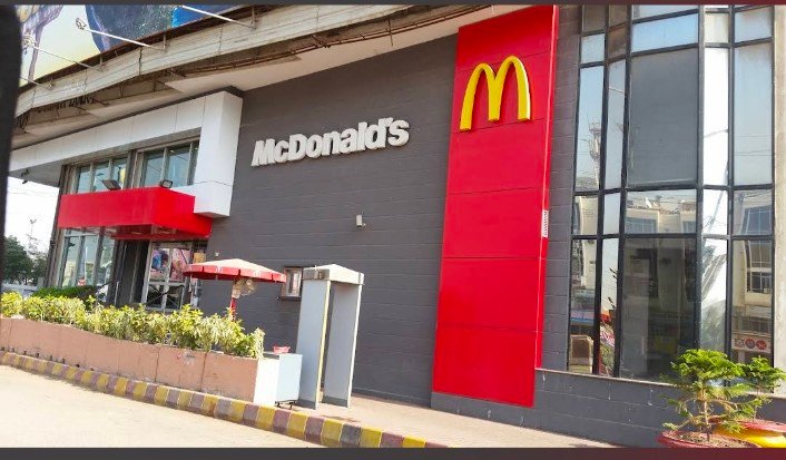 McDonald's Dolmen Mall Tariq Rd,