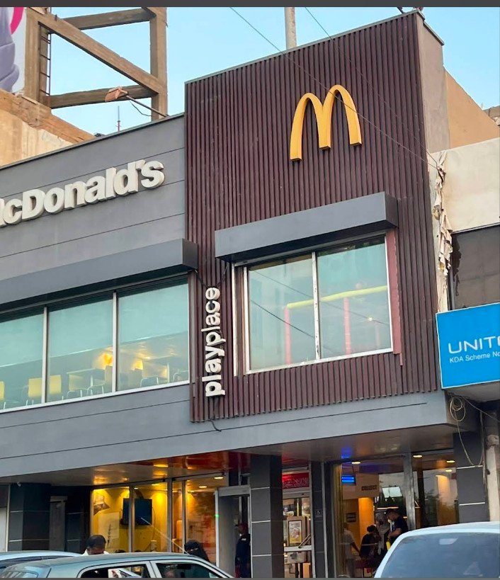 McDonald's LuckyOne Mall, Federal B Area