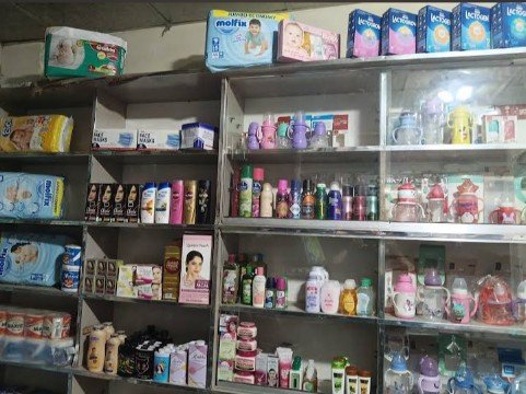 Al Hadi traders ( pampers and other cosmetics shop)