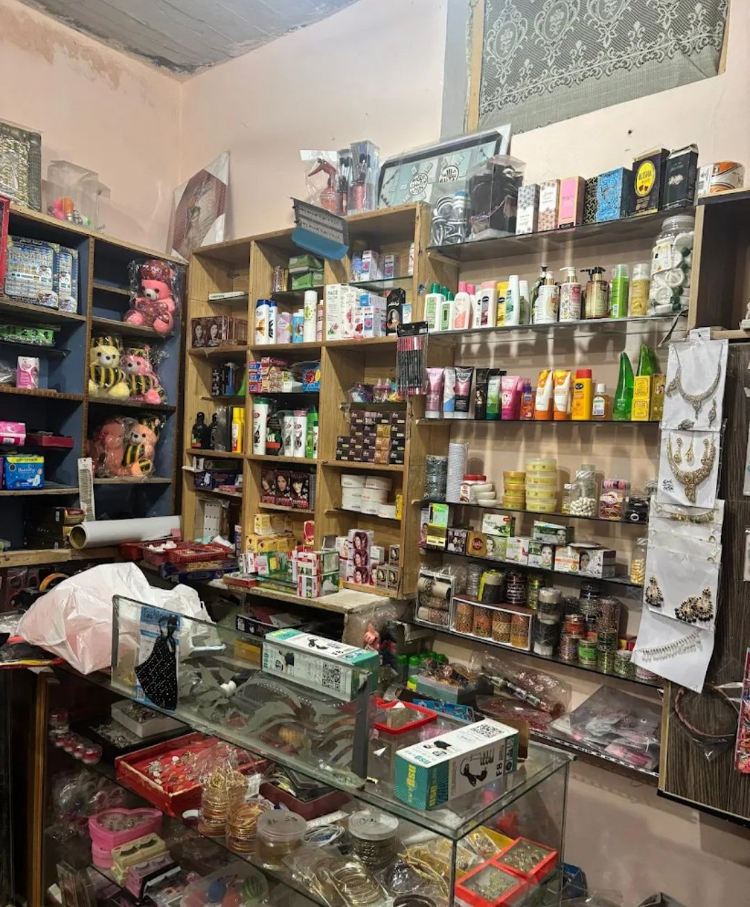 RAHAT COSMETICS AND GIFT SHOP