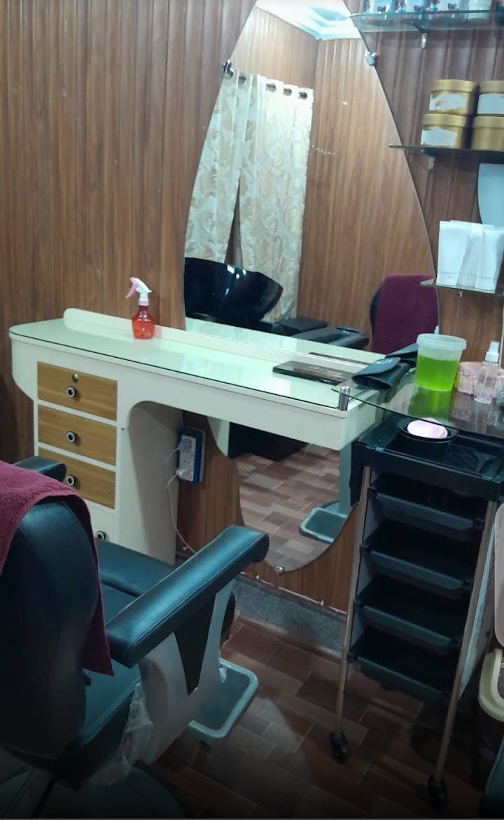 Glossy Beauty Bar