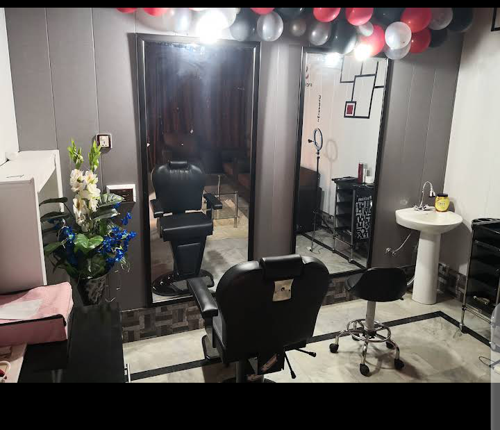 SHADEZ Beauty Bar
