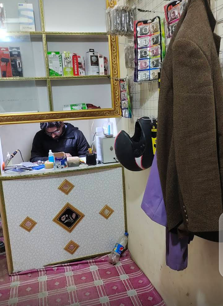 Tahiri Mobile communication and Repairing Lab