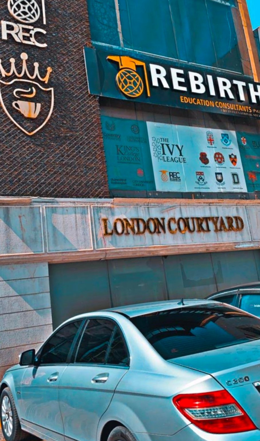 London courtyard gulberg