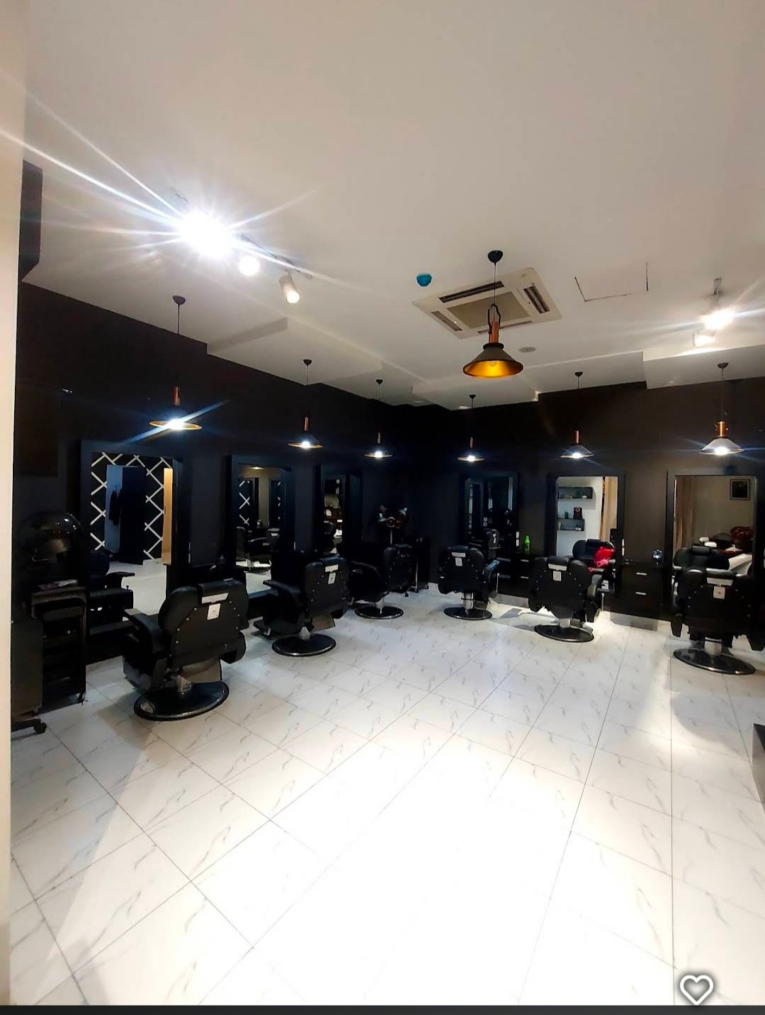 La Dame Salon