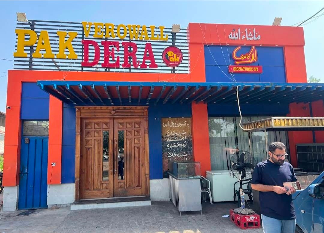 Pak Verowall Dera Restaurant