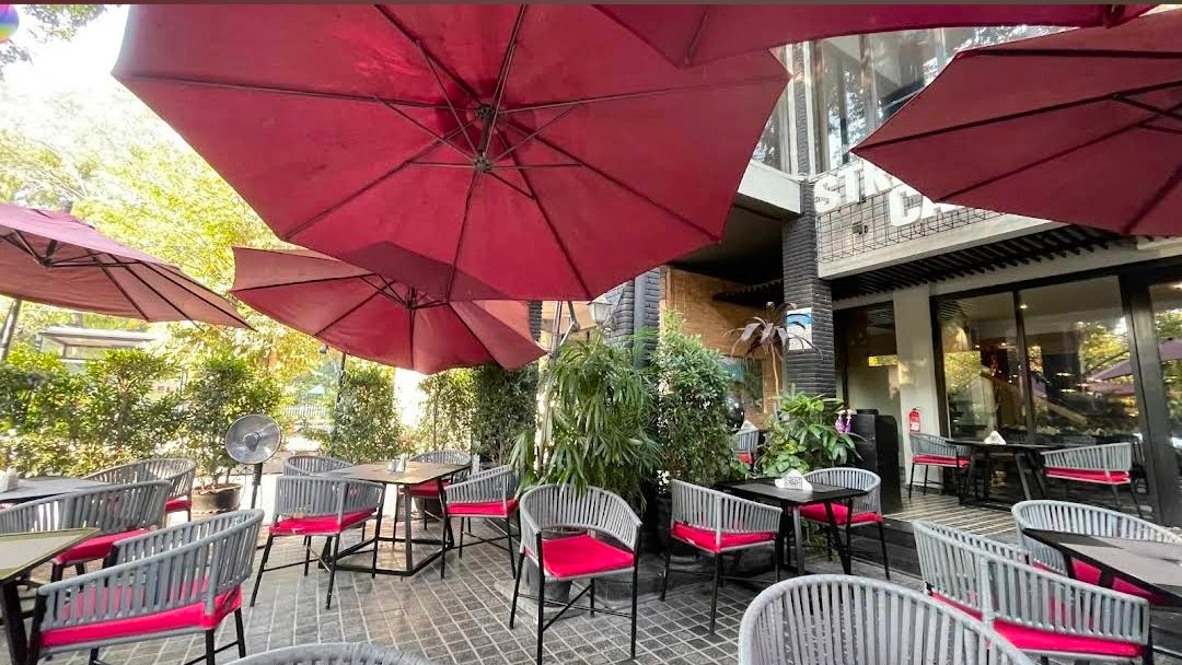 Street 1 Cafe
