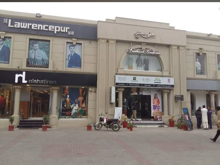 Haqqi Shopping Centre
