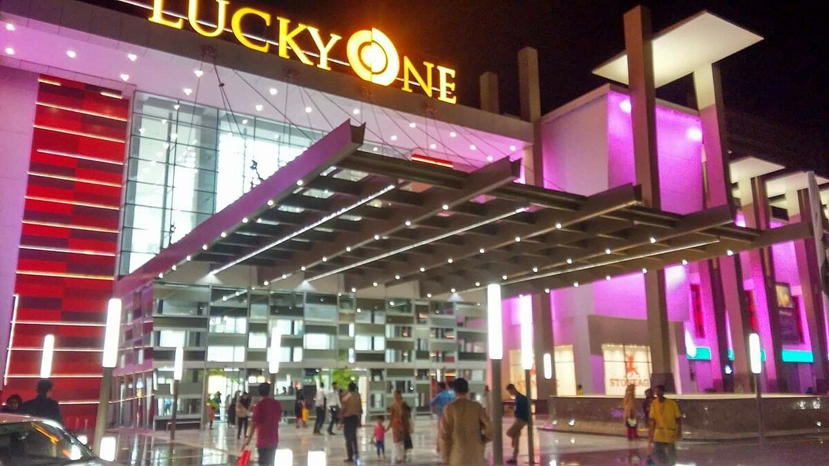 Lucky Shopping Centre